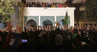 Pakistan'da hapisteki Imran Khan'ın partisi PTI destekli bağımsız adaylar yarışı önde götürüyor