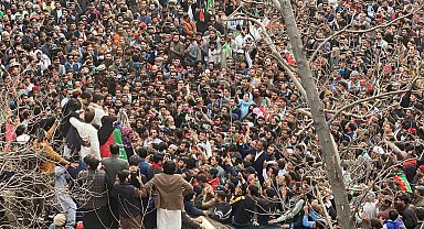 Pakistan'da Imran Khan destekçileri protestolarını sürdürüyor