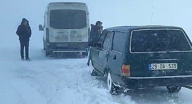 Palandöken geçidinde mahsur kaldılar