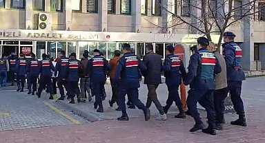 Pansiyondan 43 kaçak göçmen çıktı