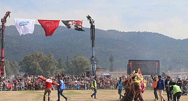 Pehlivan develer Bağarası'nda güreşti