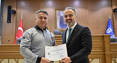 Personel, sertifikalarını Başkan Aktaş'ın elinden aldı