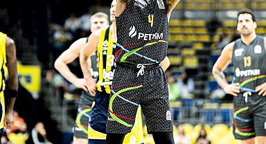 Petkimsporlu Efianayi, attığı sayılarla zirveye oynuyor
