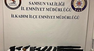 Petshop malzemesi bulunan araçtan çok sayıda silah ele geçirildi