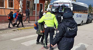 Polis ekiplerinden okul çevrelerinde denetim
