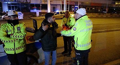 Polisin 'dur' ihtarına uymayarak kaçan ehliyetsiz sürücü kaza yaptı