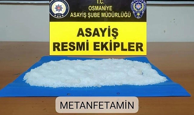 Polisin "Dur" ihtarına uymayan araçta özel yapım silah ele geçirildi