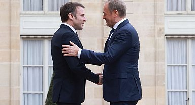 Polonya Başbakanı Tusk ile Fransa Cumhurbaşkanı Macron Paris'te bir araya geldi