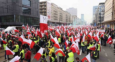 Polonyalı çiftçiler AB'nin tarım politikalarını ve Ukrayna'dan yapılan ithalatı protesto etti