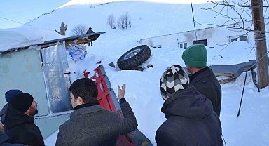 Posof'ta köye çığ düştü