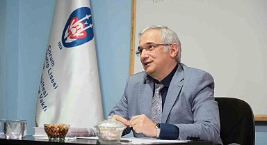 Prof. Dr. Kaşif Hamdi Okur: "Dinin doğru anlaşılması için sağlıklı bir kaynak ve yöntem anlayışına ihtiyaç var"