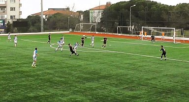 Rakibiyle çarpışan genç futbolcu bilincini kaybetti