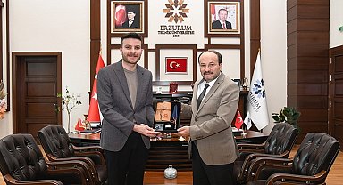 Rektör Çakmak ödüllü genç araştırmacıyı misafir etti