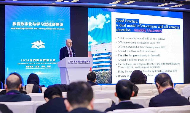 Rektör Erdal, 2024 Dünya Dijital Eğitim Konferansı'na katıldı