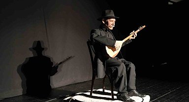 Robot Aşık Veysel öğrencilere konser verdi