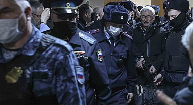 Rusya'da insan hakları aktivisti Orlov, hapis cezasına çarptırıldı