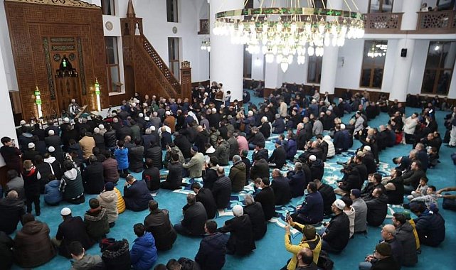 Sadien, Kur'an-ı Kerim tilavetiyle Caniklileri mest etti