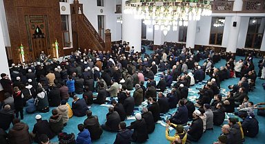 Sadien, Kur'an-ı Kerim tilavetiyle Caniklileri mest etti