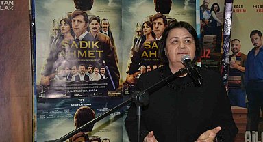 Sadık Ahmet'in eşi Işık Ahmet ve ailesi, filmin sonunda gözyaşlarına hakim olamadı