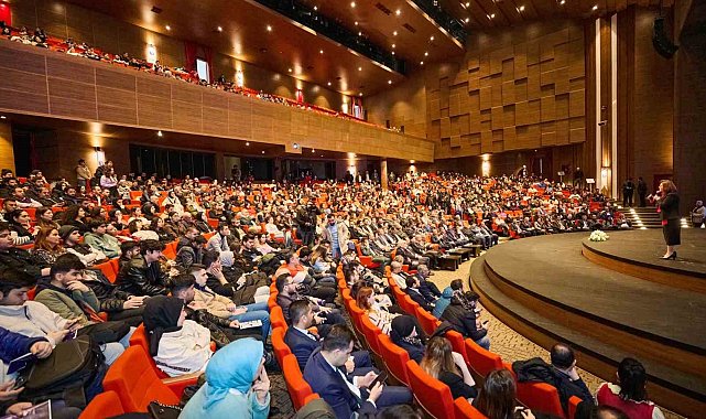 Şahin, deprem zirvesinde deprem anma ve eğitim müzesi projesini anlattı