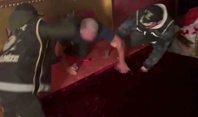 Şahinler çetesine yeni operasyon: Çete lideri yatak odasındaki gizli bölmede böyle yakalandı