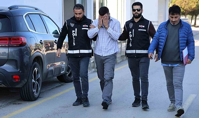 Sahte polis, kendisini durduran polislere "Hayırdır devrem" diyerek yakalandı