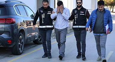 Sahte polis, kendisini durduran polislere "Hayırdır devrem" diyerek yakalandı