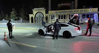 Sakarya Üniversitesi kampüs bölgesinde aranması bulunan 5 şahıs yakalandı