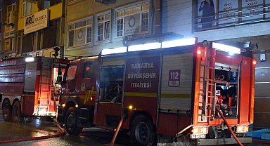 Sakarya'da market deposunda yangın