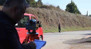 Sakarya'daki gizemli yol: Ayağını frenden çeken yokuş yukarı çıkıyor