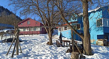 Sakarya'nın yüksek kesimlerinde kış, merkezinde adeta bahar yaşanıyor