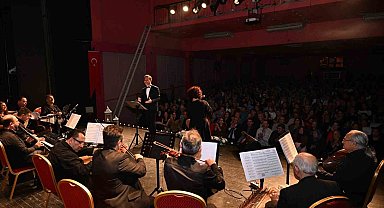 Salihli'de gönüller sevda şarkılarıyla şenlendi