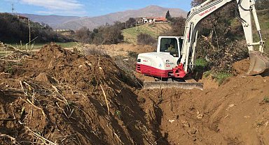 Salihli'nin Kırdamları Mahallesi'nde 1.5 kilometrelik dere temizliği