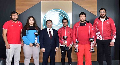Şampiyon judolardan, Rektör Yücel Oğurlu'ya ziyaret