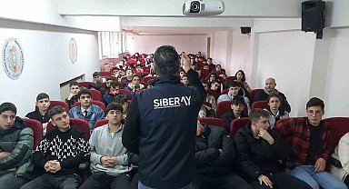 Samsun'da lise öğrencileri 'dijital tehlikelere' karşı bilgilendirdi