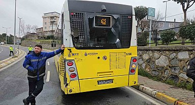 Sarıyer'de yolcu almak için yavaşlayan İETT otobüsüne, çöp kamyonu çarptı: 2'si ağır 3 yaralı
