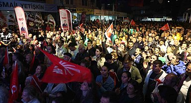 Seferihisar'da seçim ofisi açılışı mitinge dönüştü
