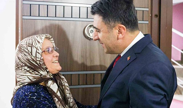 Şehit ailesinin yanında oldu