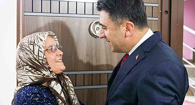 Şehit ailesinin yanında oldu
