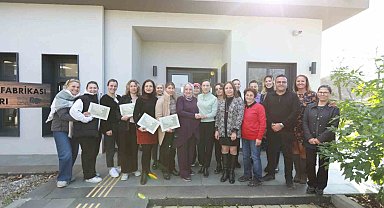 Selçuk'ta kursiyerler sertifikalarını Başkan Sengel'den aldı