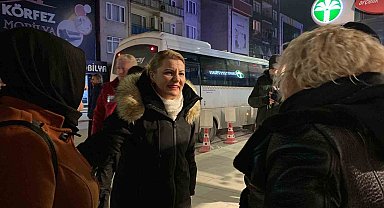 Servis bekleyen işçilere ikram