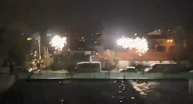 Sesi duyan balkona çıktı