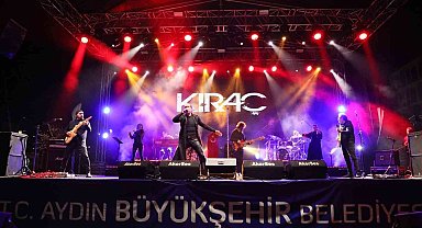 Sevilen sanatçı Kıraç şarkılarını Aydınlılar için seslendirdi