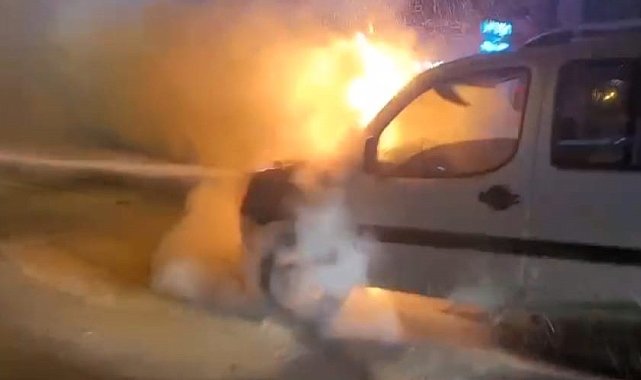 Seyir halindeki araç alevlere teslim oldu