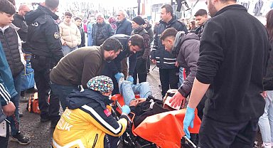 Seyyar satıcıların falçatalı sopalı kavgası pazarı karıştırdı: Baba oğul yaralandı