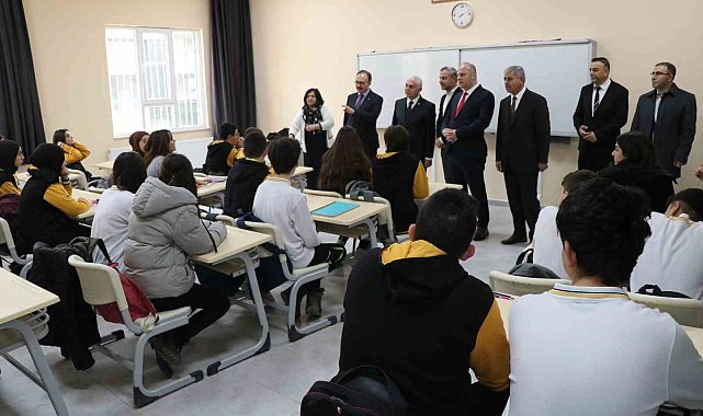 Siirt'te 89 milyon 750 bin liraya inşa edilen okulda ilk ders