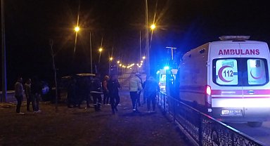 Siirt'te hafif ticari araç refüje girdi: 1 yaralı