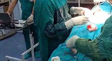 Siirt'te, özel cihazla ses telleri korunarak guatr ameliyatı yapıldı
