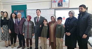 Sınıf başkanının seçim vaadini, Belediye Başkanı gerçekleştirdi