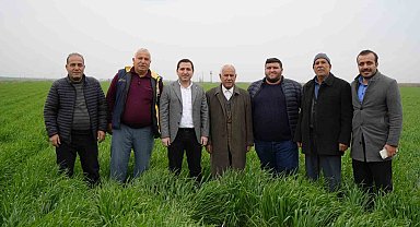 Sınırın sıfır noktasında çiftçilerin zorlu gübre atma mesaisi başladı